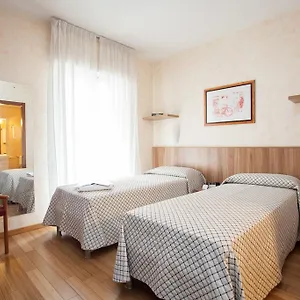 Aparthotel Desenzano, Milan